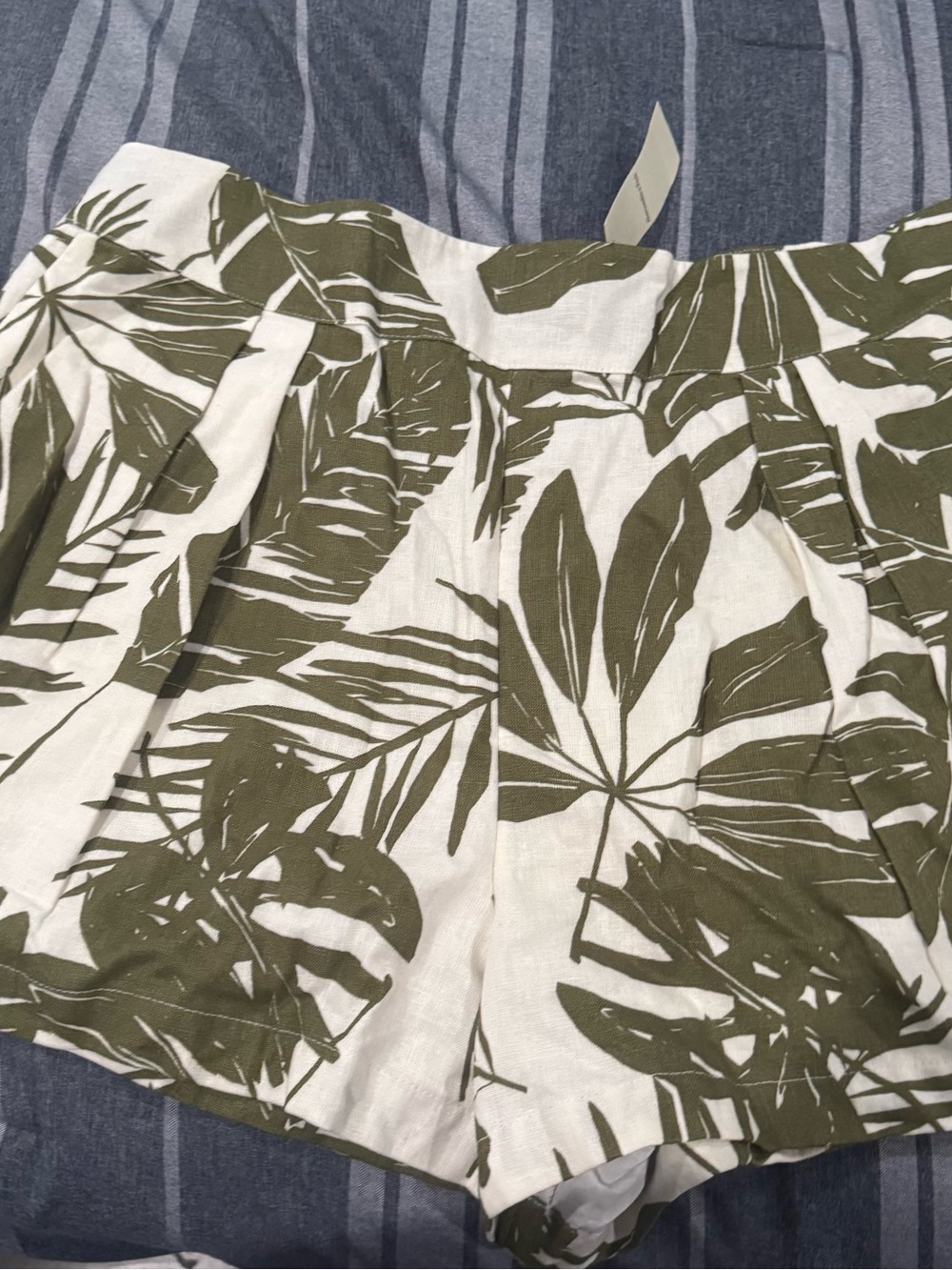 Abercrombie & Fitch White High-Waist Shorts with Olive Leaf Print